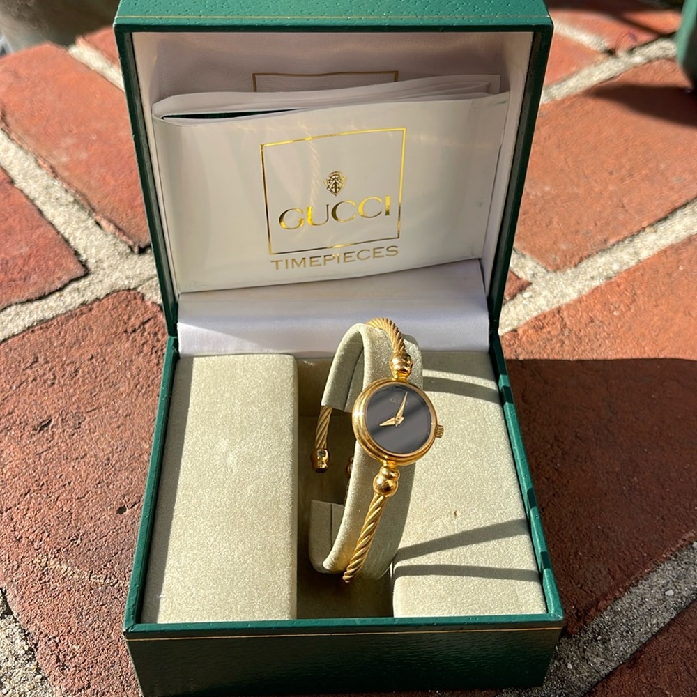 GUCCI 2700.2L Black Dial Gold Bangle Watch Quartz